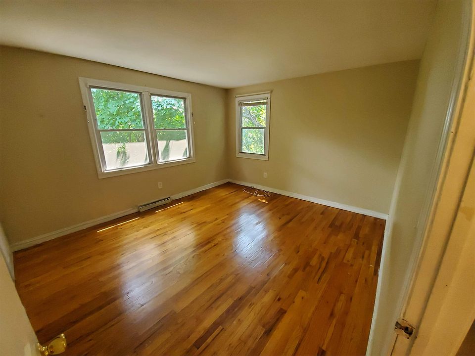 2nd image of 210 Burwell St APT 7