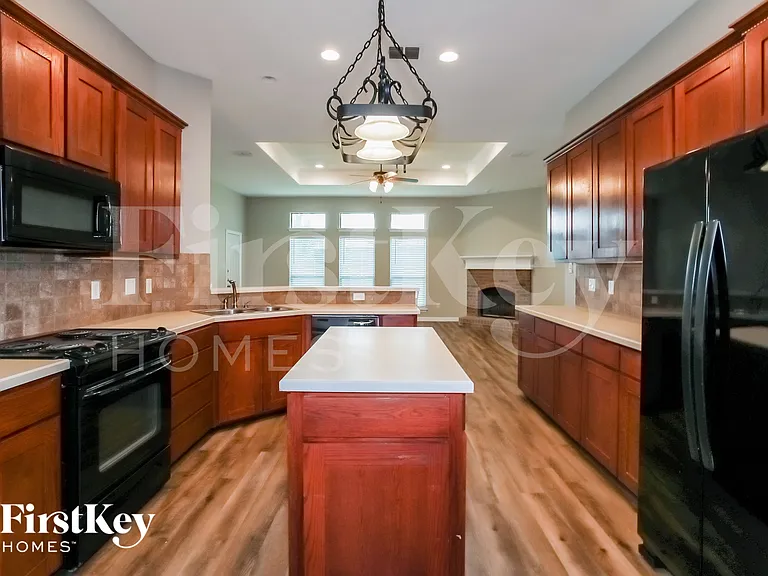 5829 Nathaniel Dr — Photo 7