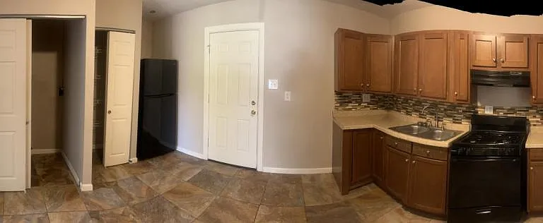 5300 Grove Ave — Photo 4