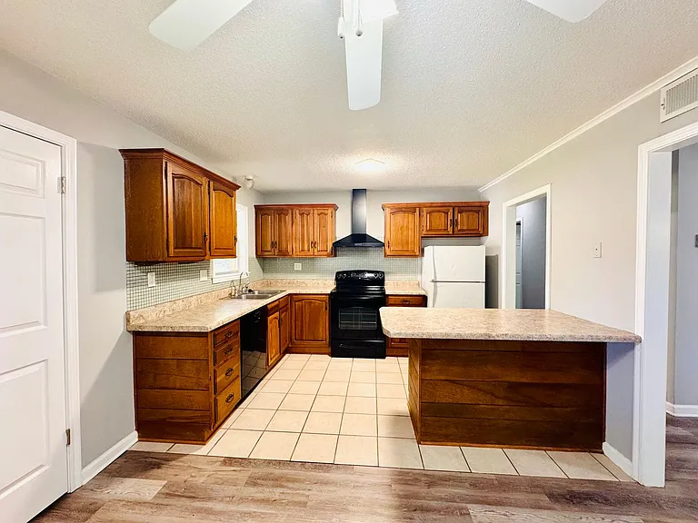 8082 Whitebrook Dr — Photo 5