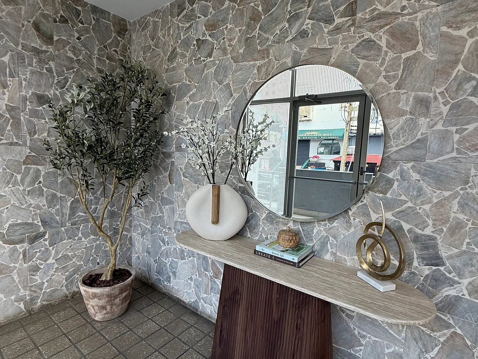 1 bed, 850 sqft, $2,800 — Photo 2