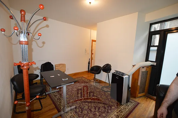 Rented by City Stop Realty | media 12