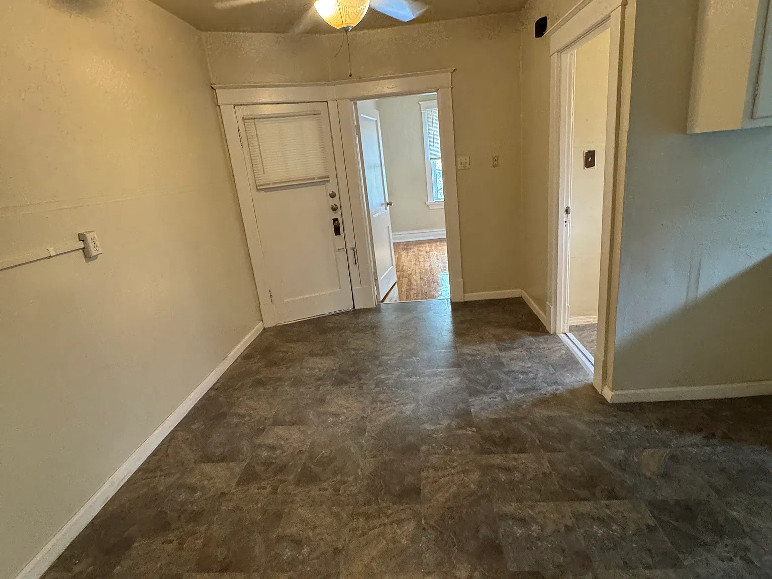 1 bed, 900 sqft, $700 — Photo 4