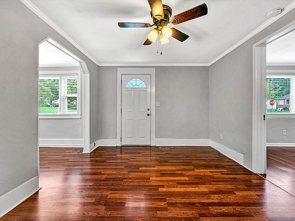 4th image of 218 Franklin Ave