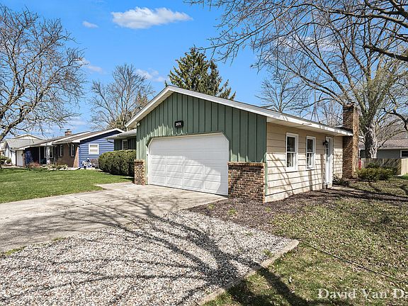 3rd image of 3970 Meadowood Ln SW
