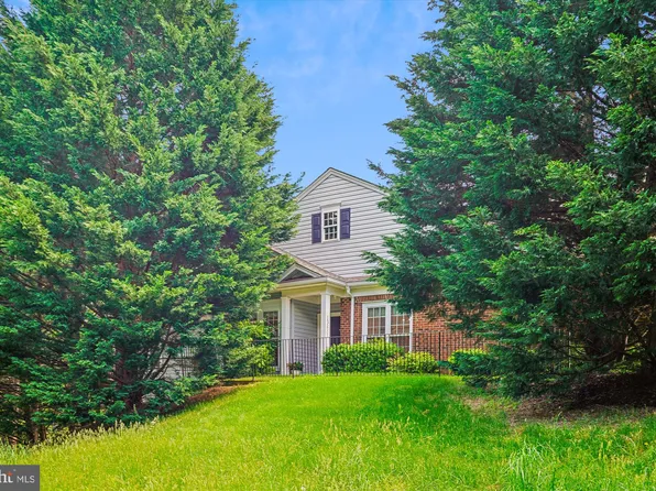 12211 Farmberry Ct, Woodbridge, VA 22192