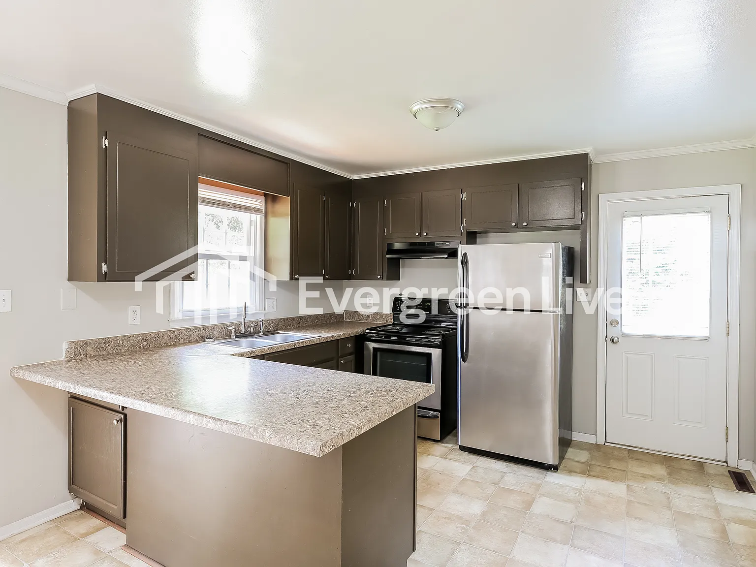 3 bed, 2.0 bath, 1275 sqft, $1,545 — Photo 2