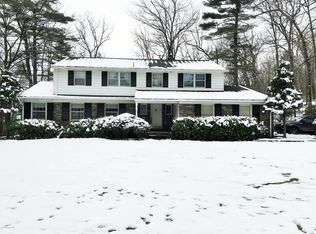 25 Colonial Rd, Dallas, PA 18612