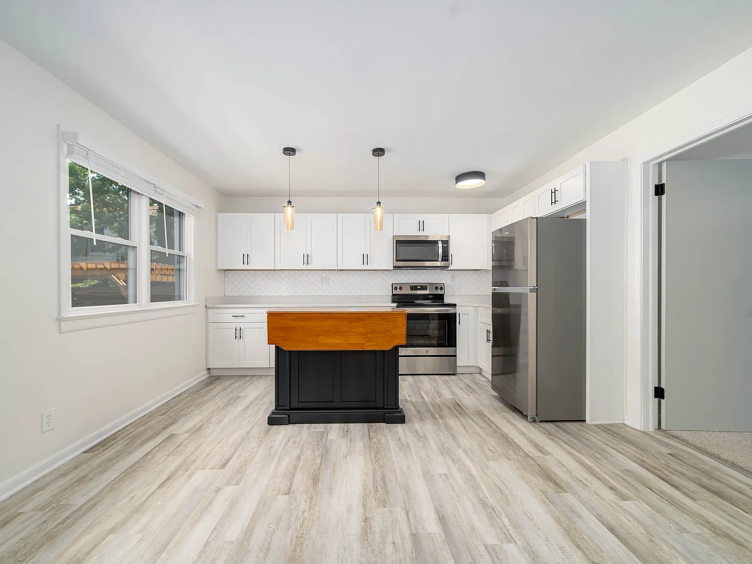 W Seaview Ave Apartments — Photo 2