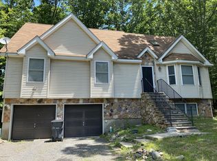 5107 Sunbury Dr, East Stroudsburg, PA