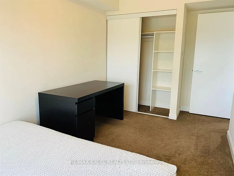 151 Village Green Sq #1806 — Photo 11