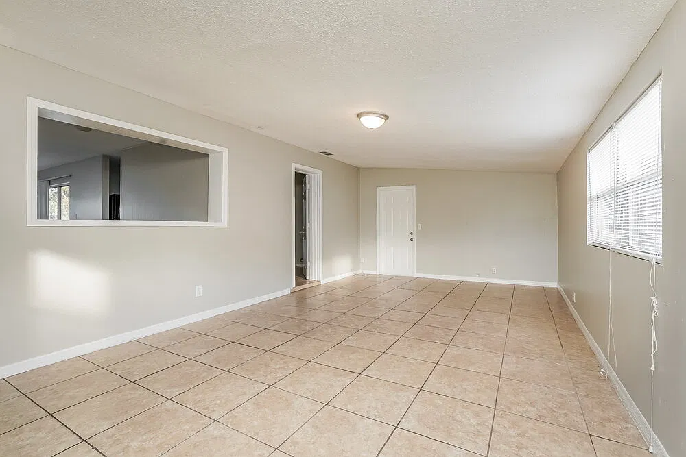 3 bed, 2.0 bath, 1379 sqft, $2,800 — Photo 4