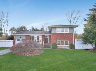 45 Delaware Ave, Commack, NY 11725