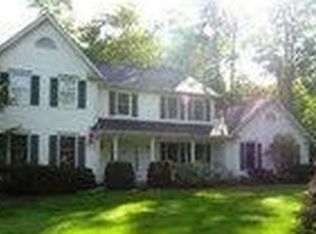 8832 Birchbark Grv, Chagrin Falls, OH 44023