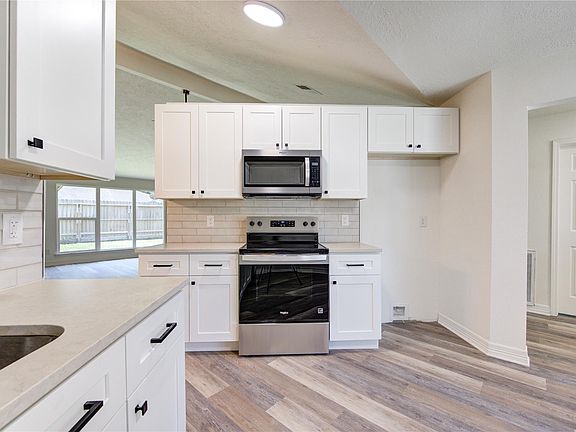 5th image of 4511 Dawn Creek Ln