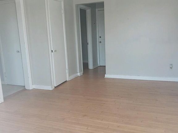 4th image of 2243 S Kinnickinnic Ave #2