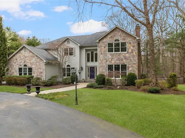 60 Westfield Dr, East Greenwich, RI 02818