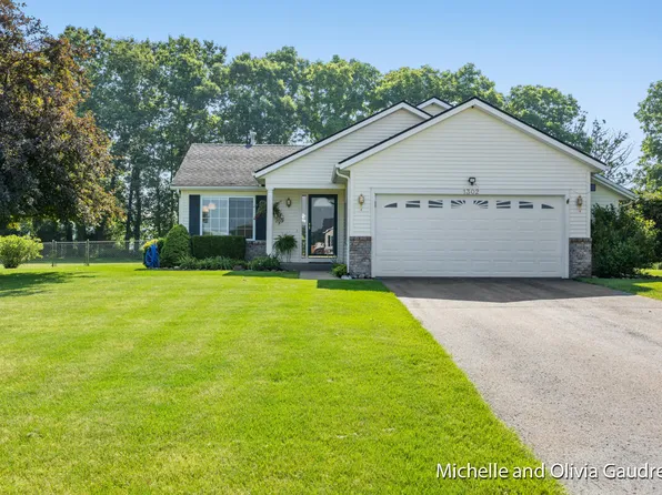 1302 Oxbow Dr, Middleville, MI 49333