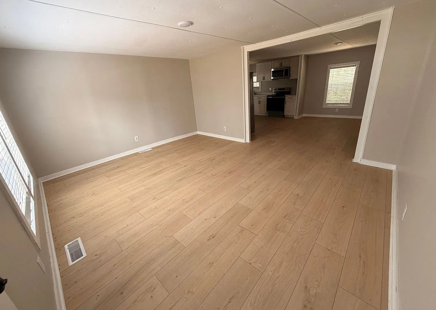 Spacious 4-Bedroom Home on a Private Wooded Lot with Screened Porch $1,900/Month — Photo 4