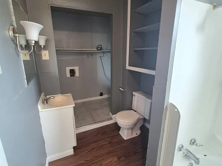 1704 Madison Ave — Photo 6