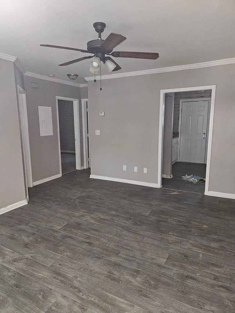399 Holly St N #1 photo 1