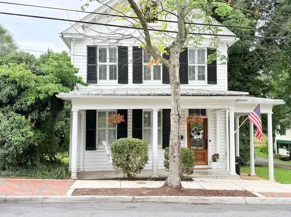 414 N Braddock St, Winchester, VA 22601
