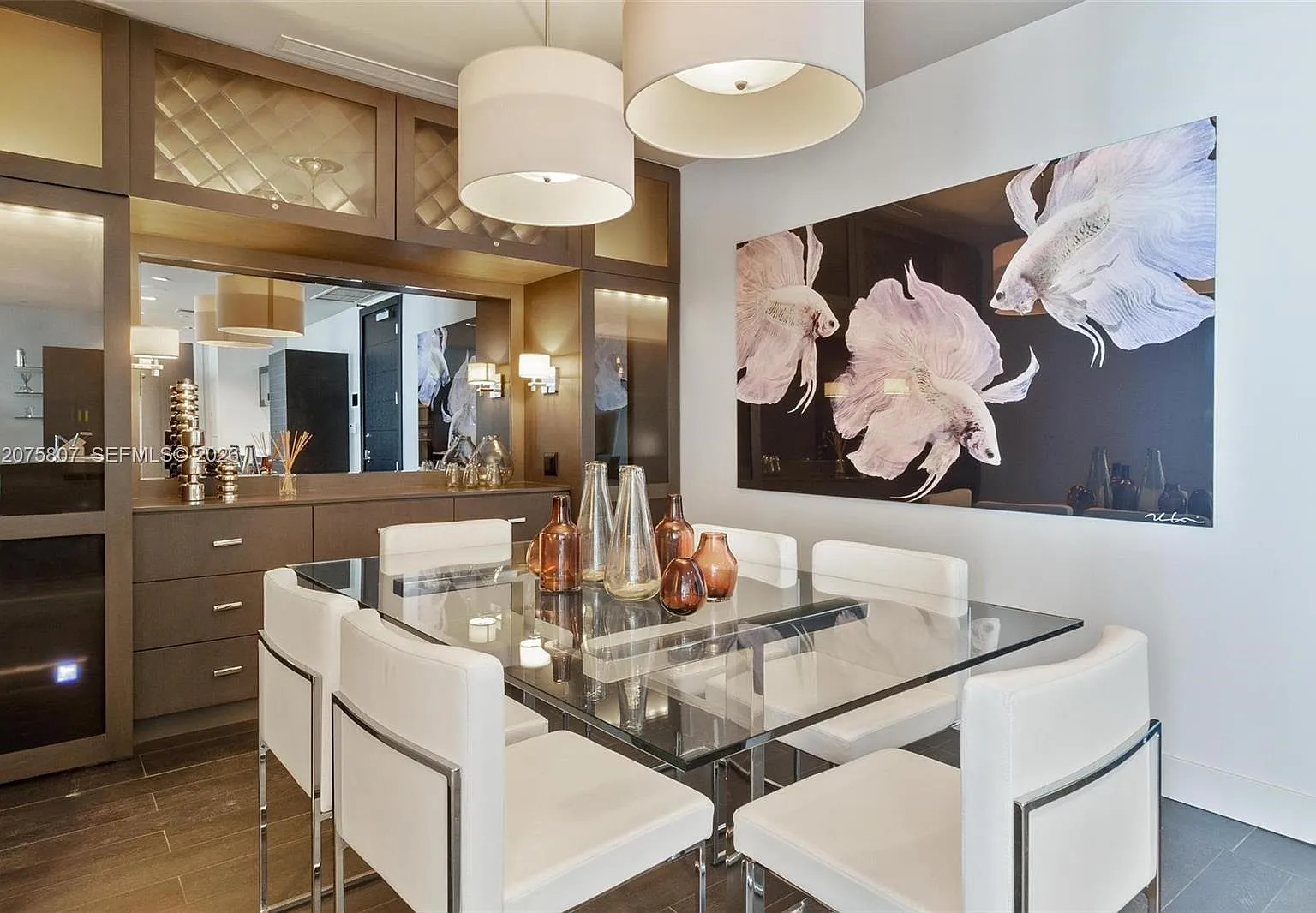 Epic West Condo — Photo 4
