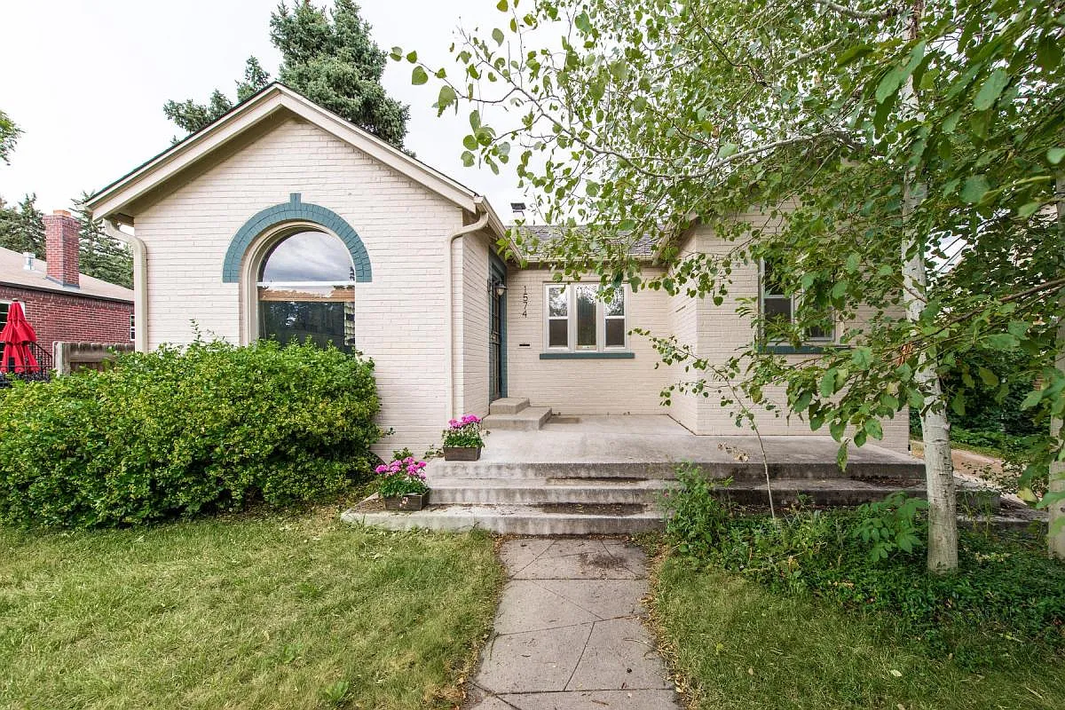 1574 Ivanhoe Street — Photo 1