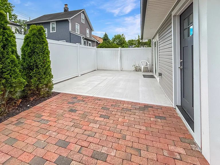 21 Prime Ave #1 — Photo 2