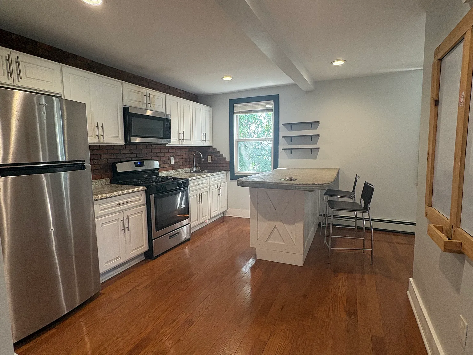 3 bed, $2,250 — Photo 2