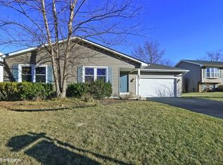 647 Colony Ave, Lindenhurst, IL 60046