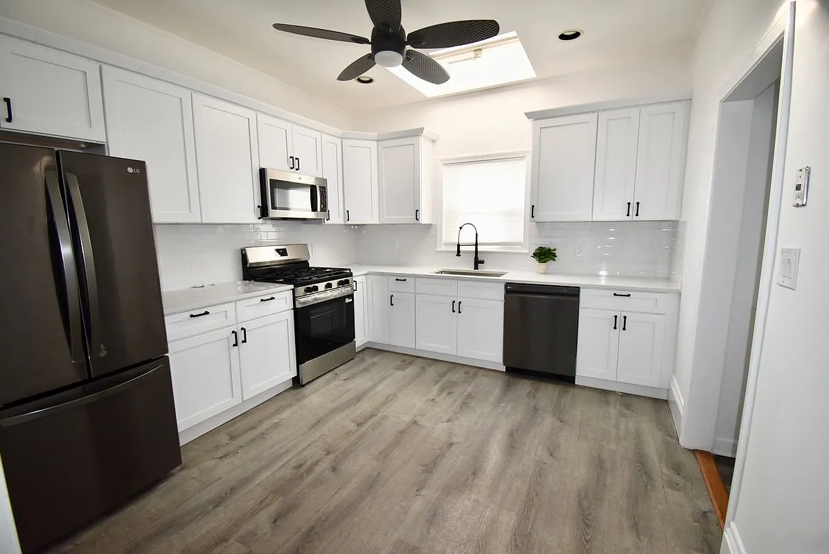 3 bed, 2.0 bath, 1080 sqft, $3,400 — Photo 1
