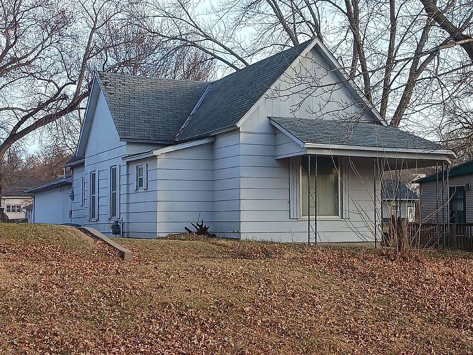 2nd image of 906 H St