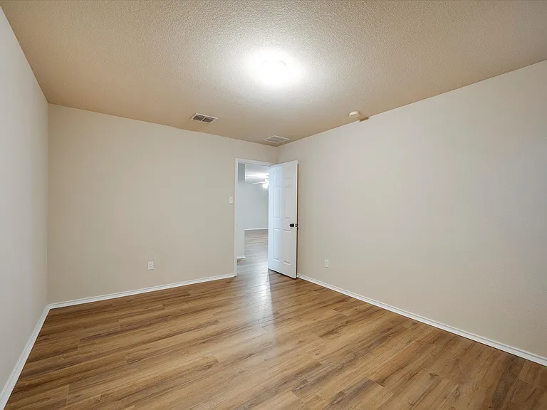 185 Hometown Pkwy — Photo 23