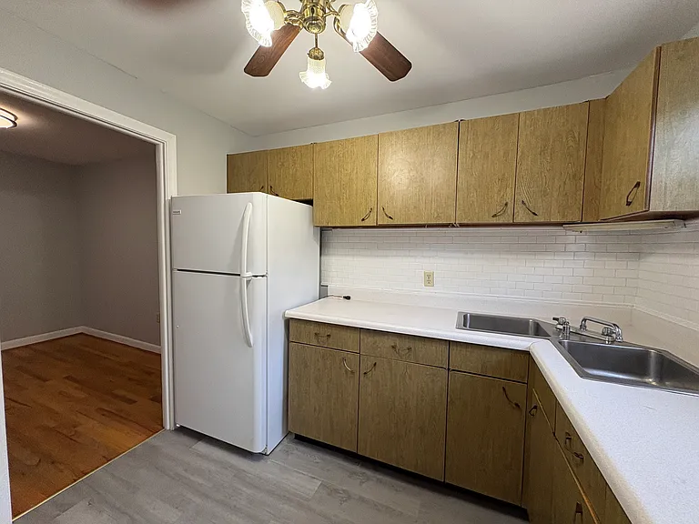 138 Store Ave #3F — Photo 4