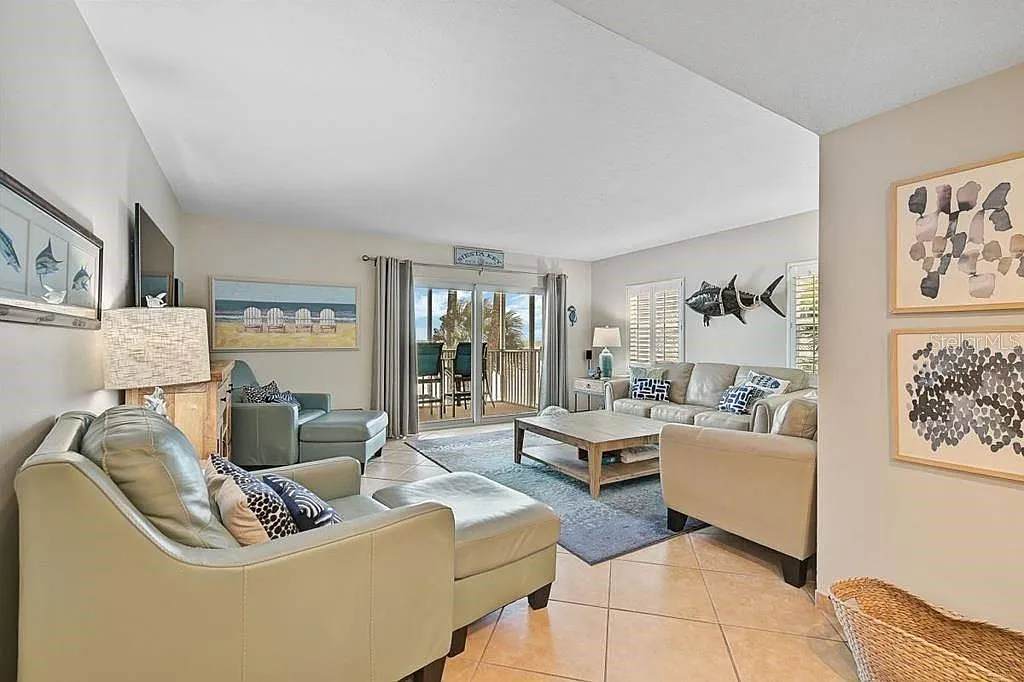 2 bed, 2.0 bath, 1043 sqft, $10,770 — Photo 3