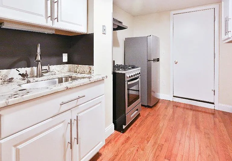 238 Everett St #2 — Photo 1