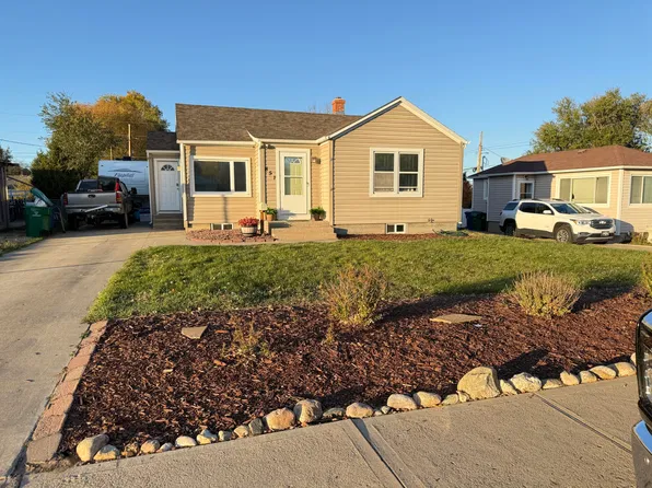 851 Lewis St, Sheridan, WY 82801