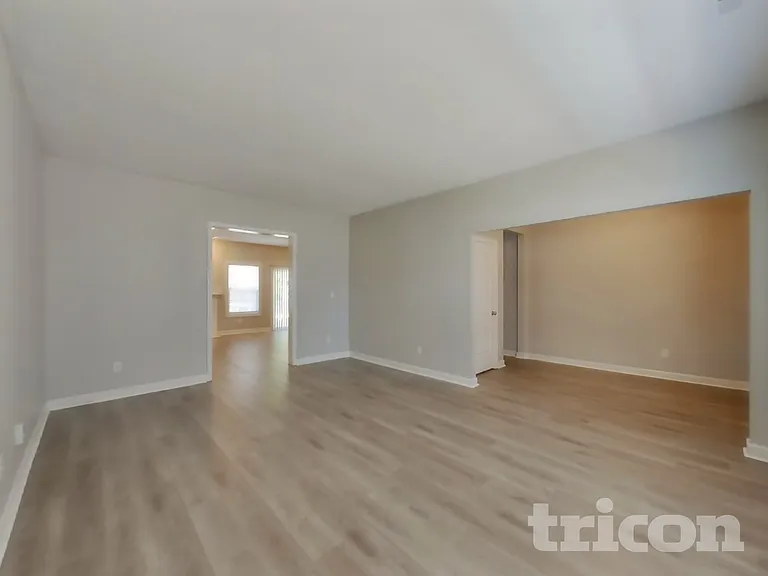 2990 Parkview Dr — Photo 3