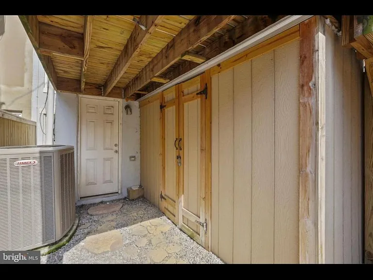 1640 S Charles St — Photo 51