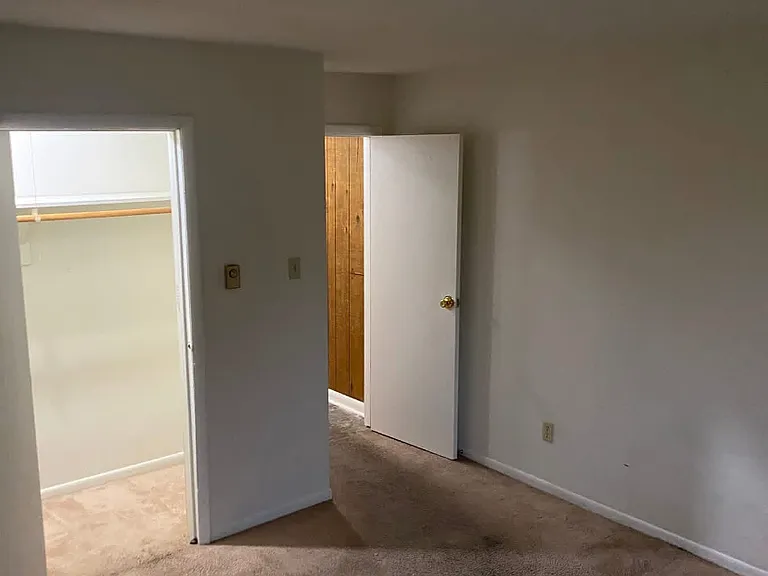 1890 S Walnut St #16 — Photo 17