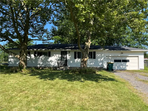 135 Vollmer Pkwy, Rochester, NY 14623