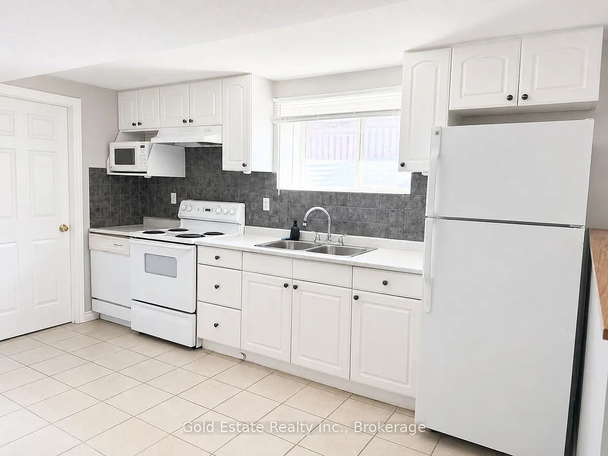 Building Photo - 1387 Marshall Cres #LOWER