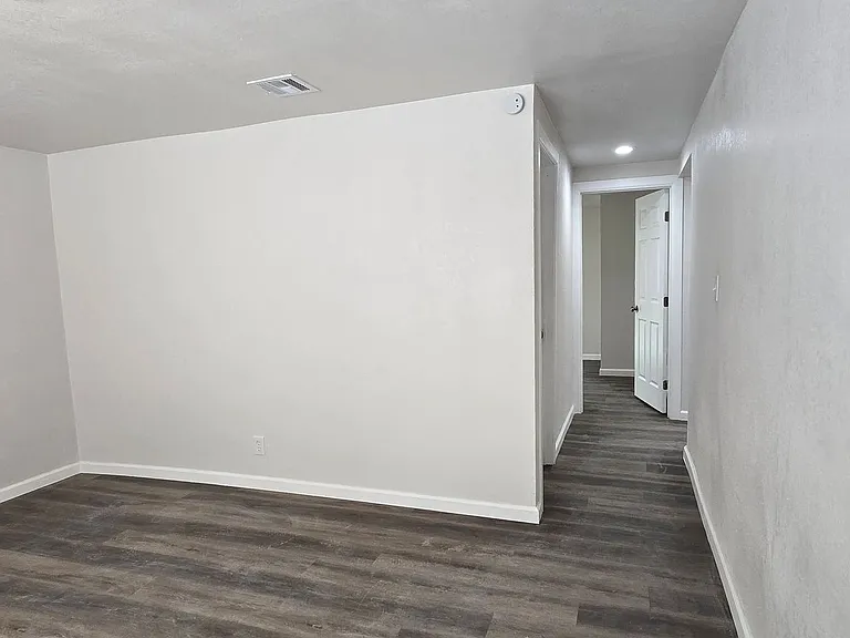 Clems Road Apartments — Photo 30