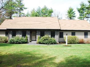 5 Hemlock Ln, Falmouth, ME 04105