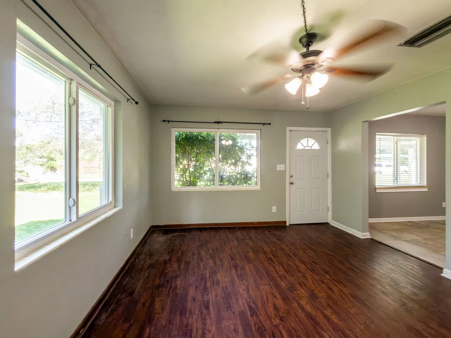 Charming Bungalow — Photo 4