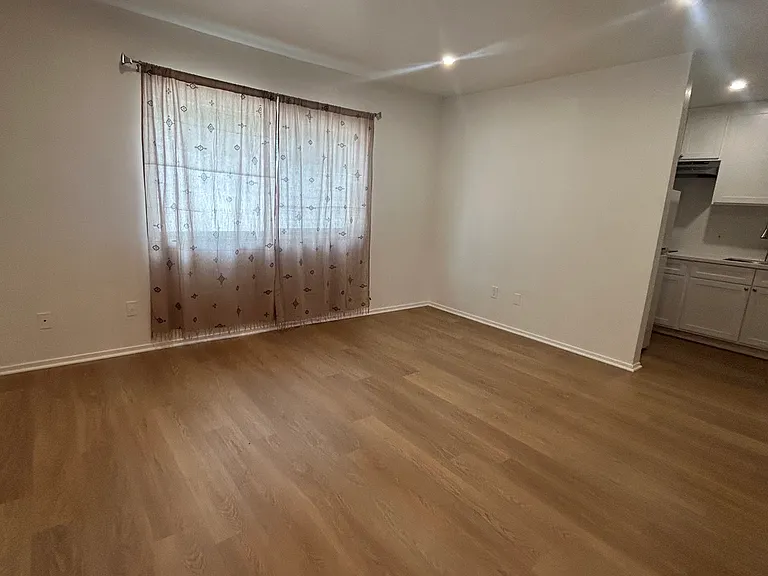 14924 Roscoe Blvd #1A — Photo 5