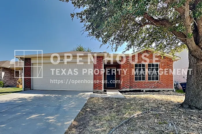 3 bed, 2.0 bath, 1647 sqft, $2,045 — Photo 1