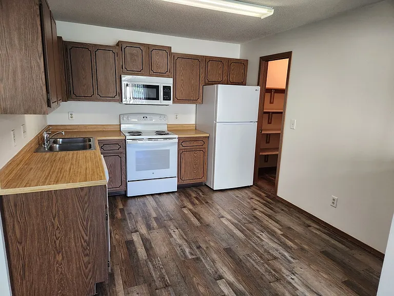 Pebble Creek Apartments — Photo 7