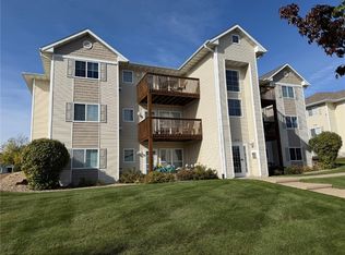 6715 Creekside Dr NE UNIT 2, Cedar Rapids, IA 52402